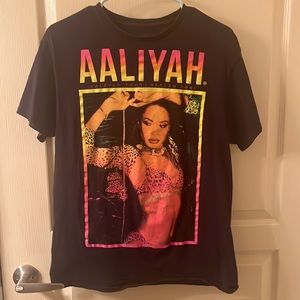 Black tee featuring singer Aaliyah from Forever 21. Size:S